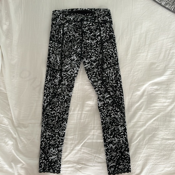Lululemon Tight Stuff Tights size 4 - Picture 6 of 7
